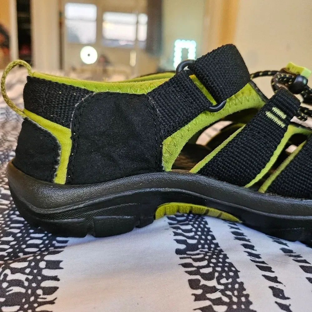 VGUC Keen Newport H2 Black Green Size 3
